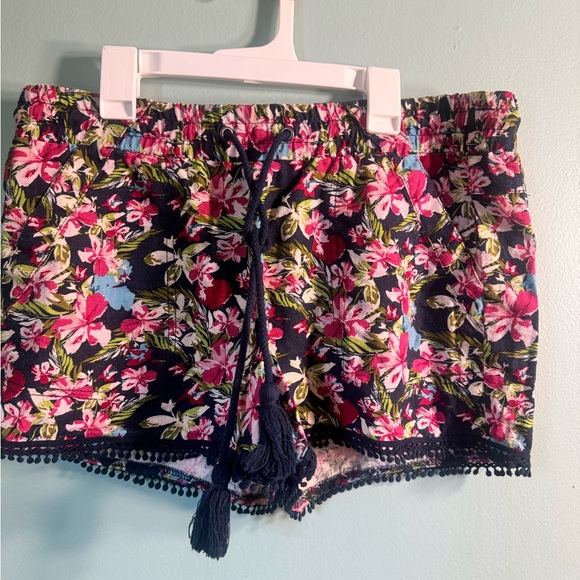 Women’s floral, cloth shorts, size medium. - Picture 1 of 5